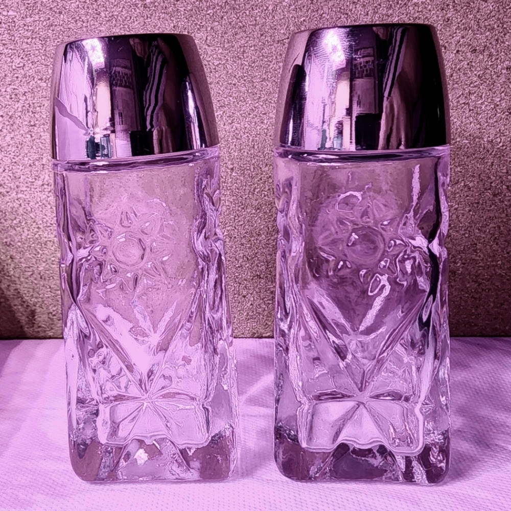 Prescut Clearby ANCHOR HOCKING Salt & Pepper Shakers